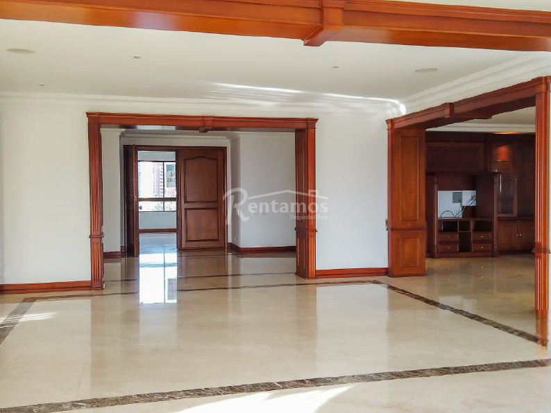 Apartamento en venta en El Poblado, Medellín · foto 2 de 14