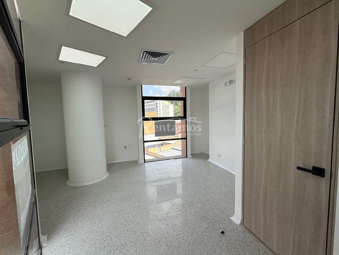 Oficina en arriendo en San Diego, Medellín, 32 m² · foto 8 de 23