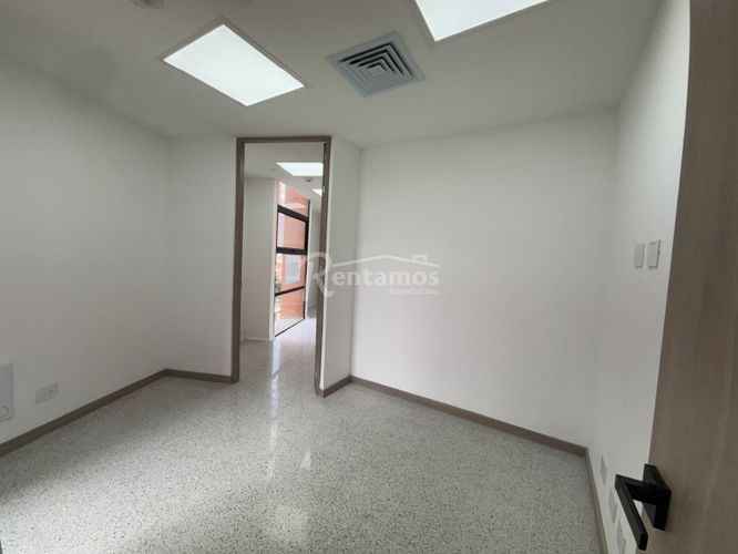 Oficina en arriendo en San Diego, Medellín, 32 m² · foto 9 de 23