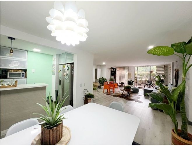 Apartamento de 3 alcobas en venta en El Diamante No. 2, Medellín, 184 m² · foto 3 de 14