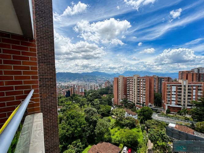Apartamento de 3 alcobas en venta en Loma Del Escobero, Envigado, 97 m² · foto 3 de 14
