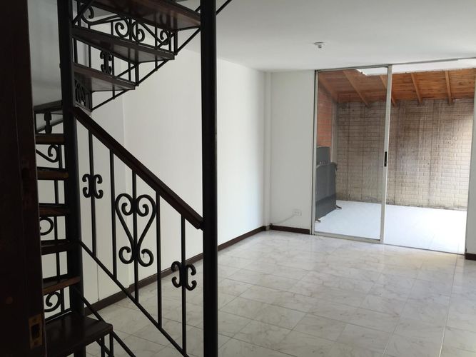 Casa de 5 alcobas en venta en Belén, Medellín, 137 m² · foto 2 de 15