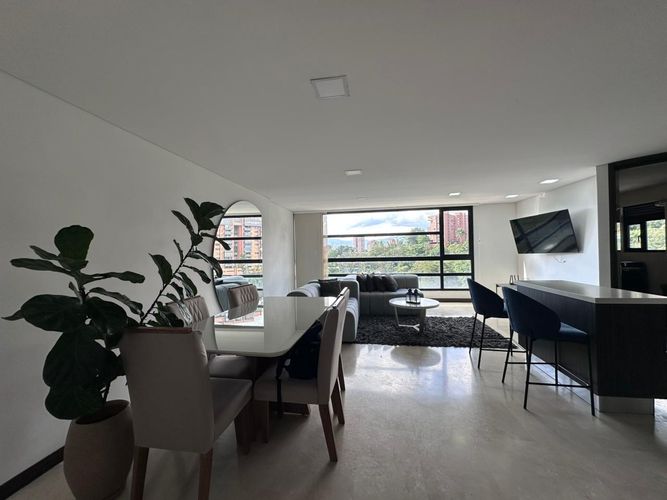 Apartamento de 3 alcobas en arriendo en El Poblado, Medellín, 160 m² · foto 3 de 18
