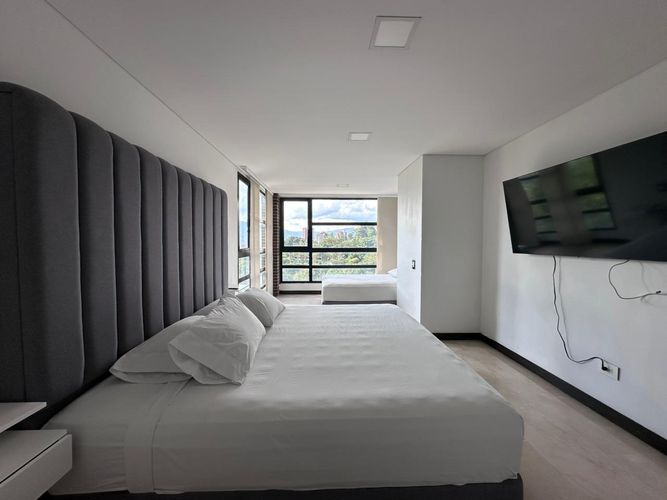 Apartamento de 3 alcobas en arriendo en El Poblado, Medellín, 160 m² · foto 11 de 18