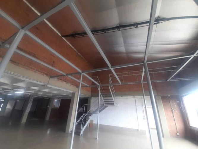 Bodega en arriendo en El Poblado, Medellín, 870 m² · foto 11 de 21