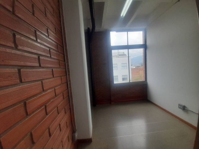 Bodega en arriendo en El Poblado, Medellín, 870 m² · foto 14 de 21