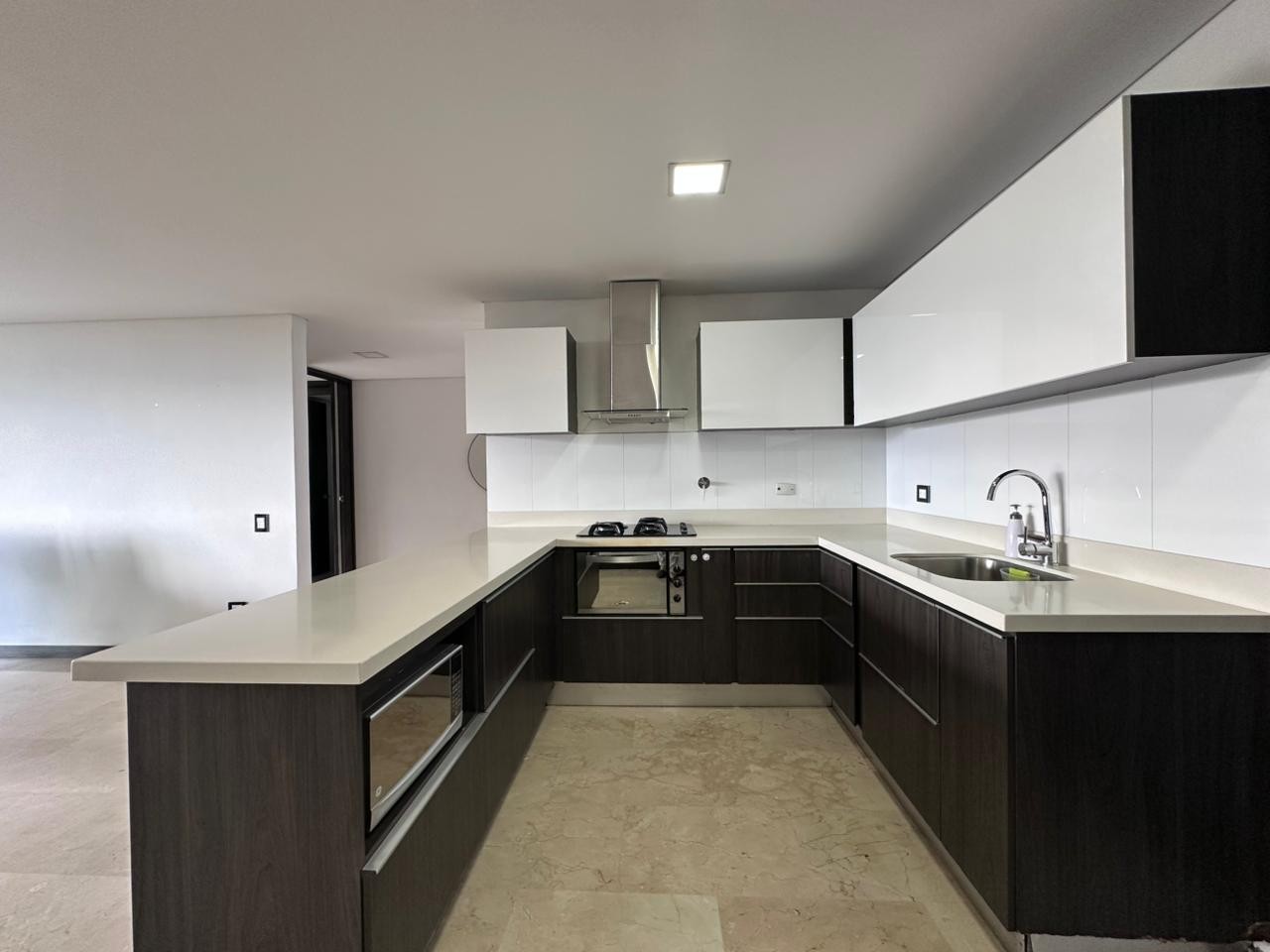 Apartamento en arriendo en El Poblado, Medellín · foto 5 de 16