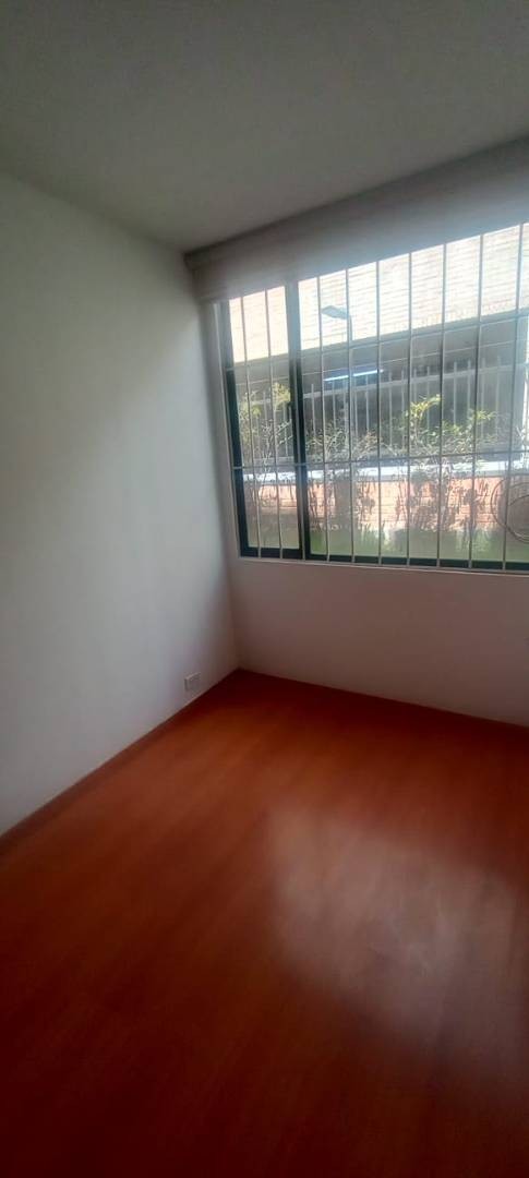 Apartamento en venta en La Carolina, Bogotá · foto 2 de 8