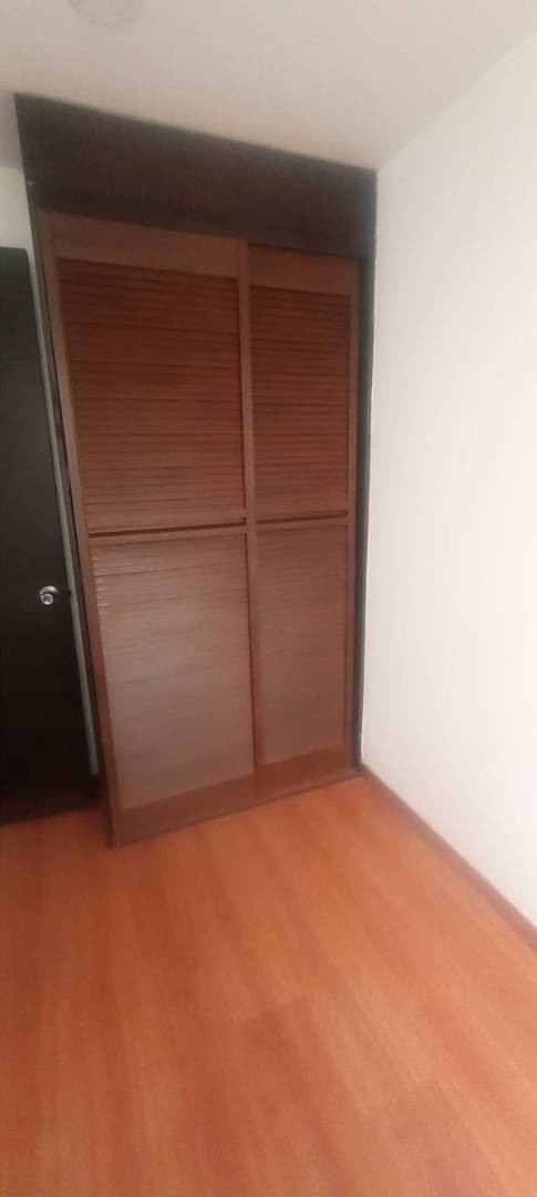 Apartamento en venta en La Carolina, Bogotá · foto 3 de 8