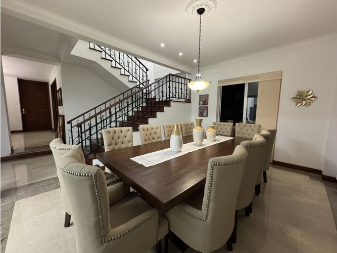 Casa de 5 alcobas en venta en Hsd. San Jose, Envigado, 450 m² · foto 1 de 24