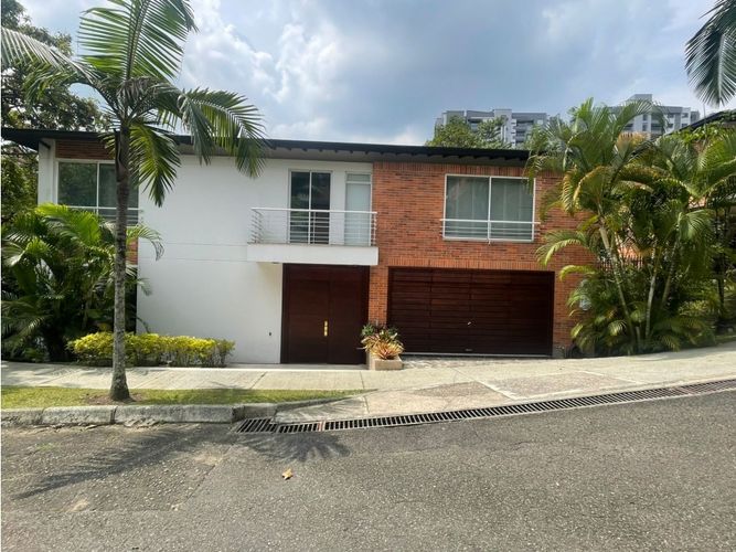 Casa de 5 alcobas en venta en Hsd. San Jose, Envigado, 450 m² · foto 2 de 24