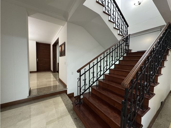 Casa de 5 alcobas en venta en Hsd. San Jose, Envigado, 450 m² · foto 5 de 24