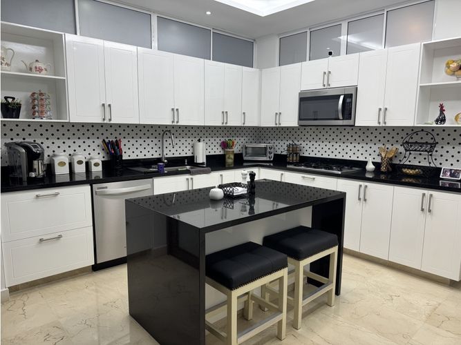Casa de 5 alcobas en venta en Hsd. San Jose, Envigado, 450 m² · foto 7 de 24