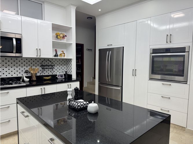 Casa de 5 alcobas en venta en Hsd. San Jose, Envigado, 450 m² · foto 8 de 24