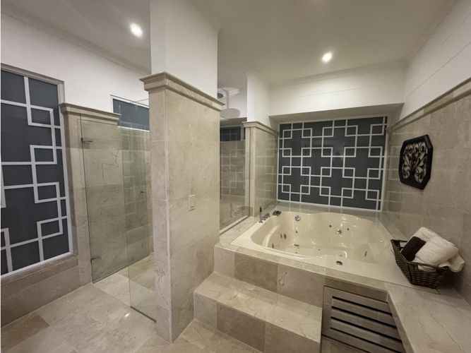 Casa de 5 alcobas en venta en Hsd. San Jose, Envigado, 450 m² · foto 17 de 24