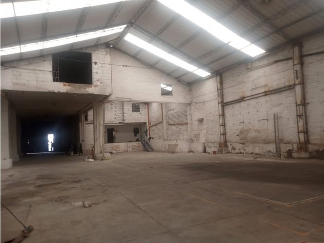 Bodega en venta en Centro, Itagüí, 1300 m² · foto 4 de 13