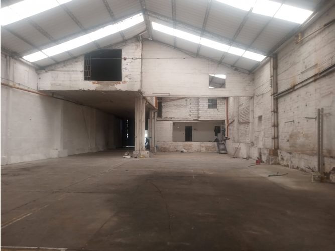 Bodega en venta en Centro, Itagüí, 1300 m² · foto 5 de 13