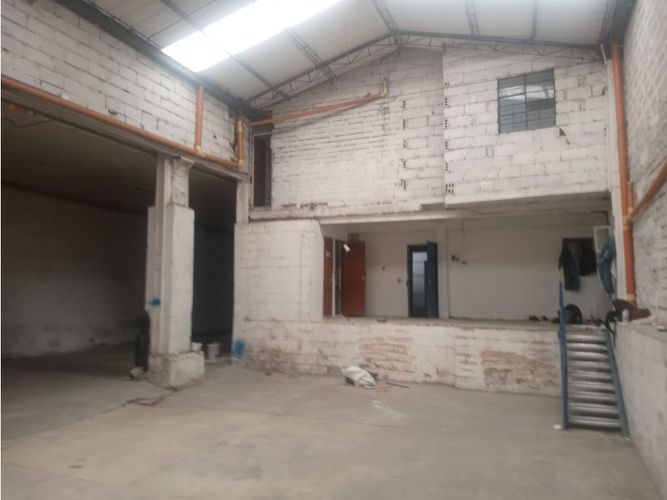 Bodega en venta en Centro, Itagüí, 1300 m² · foto 9 de 13