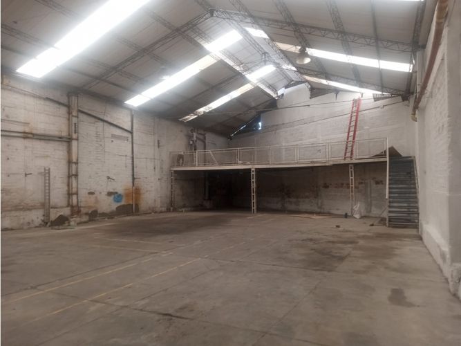 Bodega en venta en Centro, Itagüí, 1300 m² · foto 12 de 13