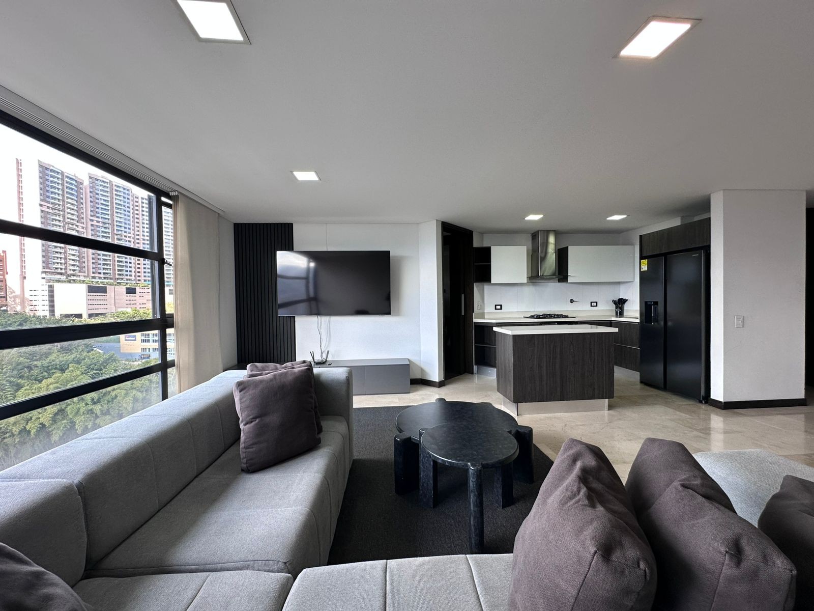 Apartamento en arriendo en El Poblado, Medellín · foto 3 de 18