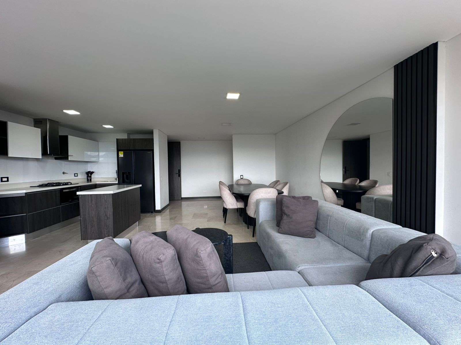 Apartamento en arriendo en El Poblado, Medellín · foto 5 de 18