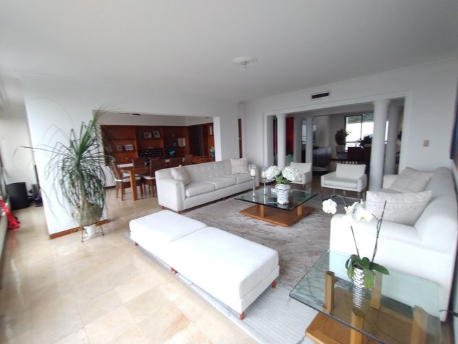 Apartamento de 3 alcobas en venta en Juanambu, Cali, 315 m² · foto 3 de 19