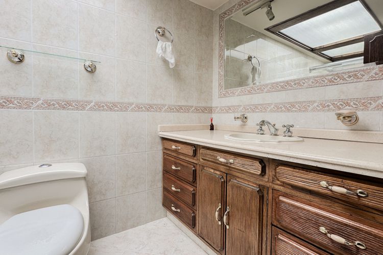 Casa de 4 alcobas en venta en Niza, Bogotá, 313 m² · foto 12 de 21