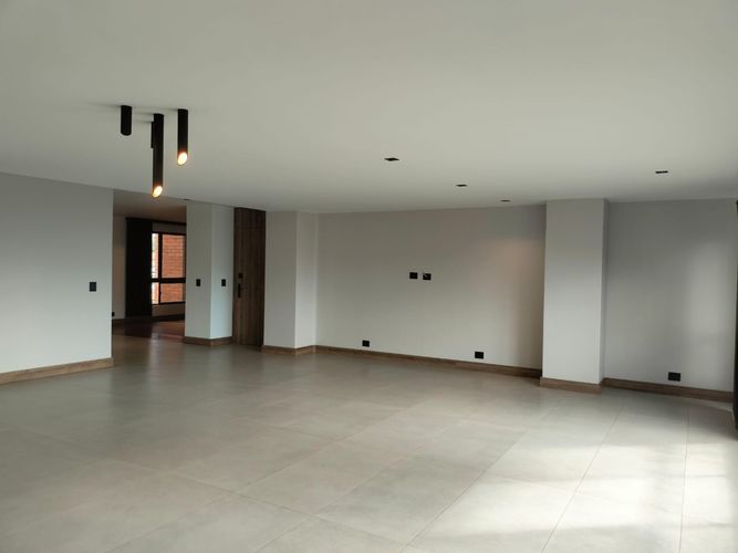 Apartamento de 3 alcobas en arriendo en El Poblado, Medellín, 188 m² · foto 8 de 19