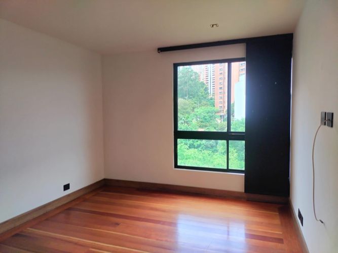 Apartamento de 3 alcobas en arriendo en El Poblado, Medellín, 188 m² · foto 9 de 19