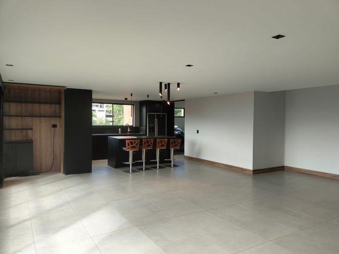 Apartamento de 3 alcobas en arriendo en El Poblado, Medellín, 188 m² · foto 7 de 19