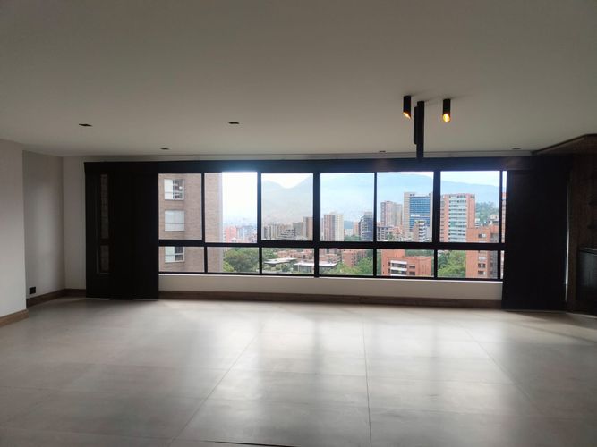 Apartamento de 3 alcobas en arriendo en El Poblado, Medellín, 188 m² · foto 2 de 19