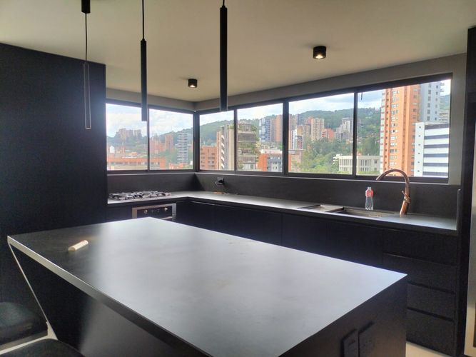 Apartamento de 3 alcobas en arriendo en El Poblado, Medellín, 188 m² · foto 3 de 19