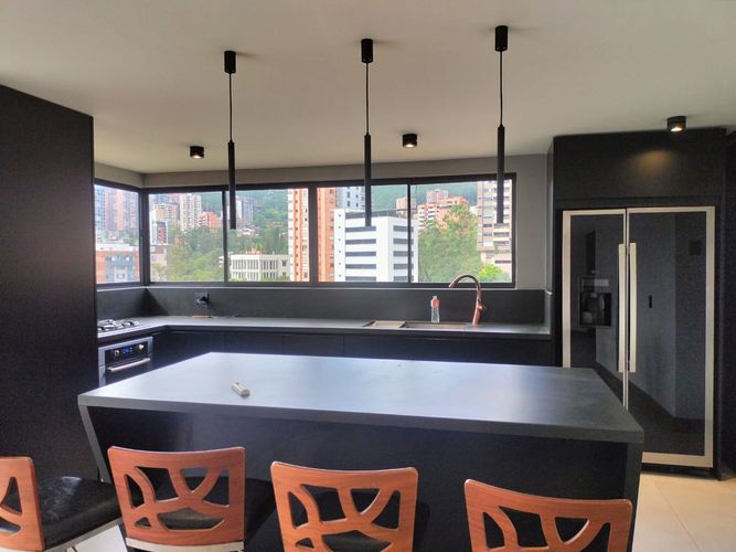 Apartamento de 3 alcobas en arriendo en El Poblado, Medellín, 188 m² · foto 5 de 19