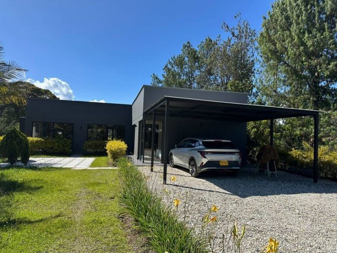 Casa de 3 alcobas en venta en Las Garzonas, Marinilla, 210 m² · foto 2 de 23