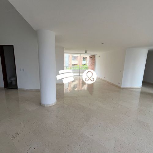 Apartamento de 3 alcobas en venta en San Lucas, Medellín, 300 m² · foto 2 de 23