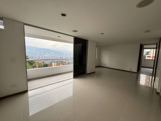 Apartamento de 2 alcobas en venta en Las Cometas, Envigado, 75 m² · foto 4 de 24
