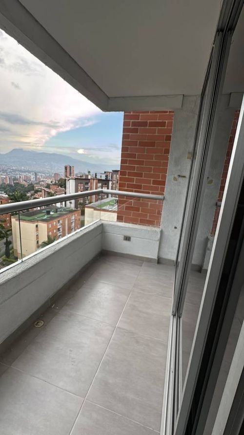 Apartamento de 2 alcobas en venta en Las Cometas, Envigado, 75 m² · foto 12 de 24
