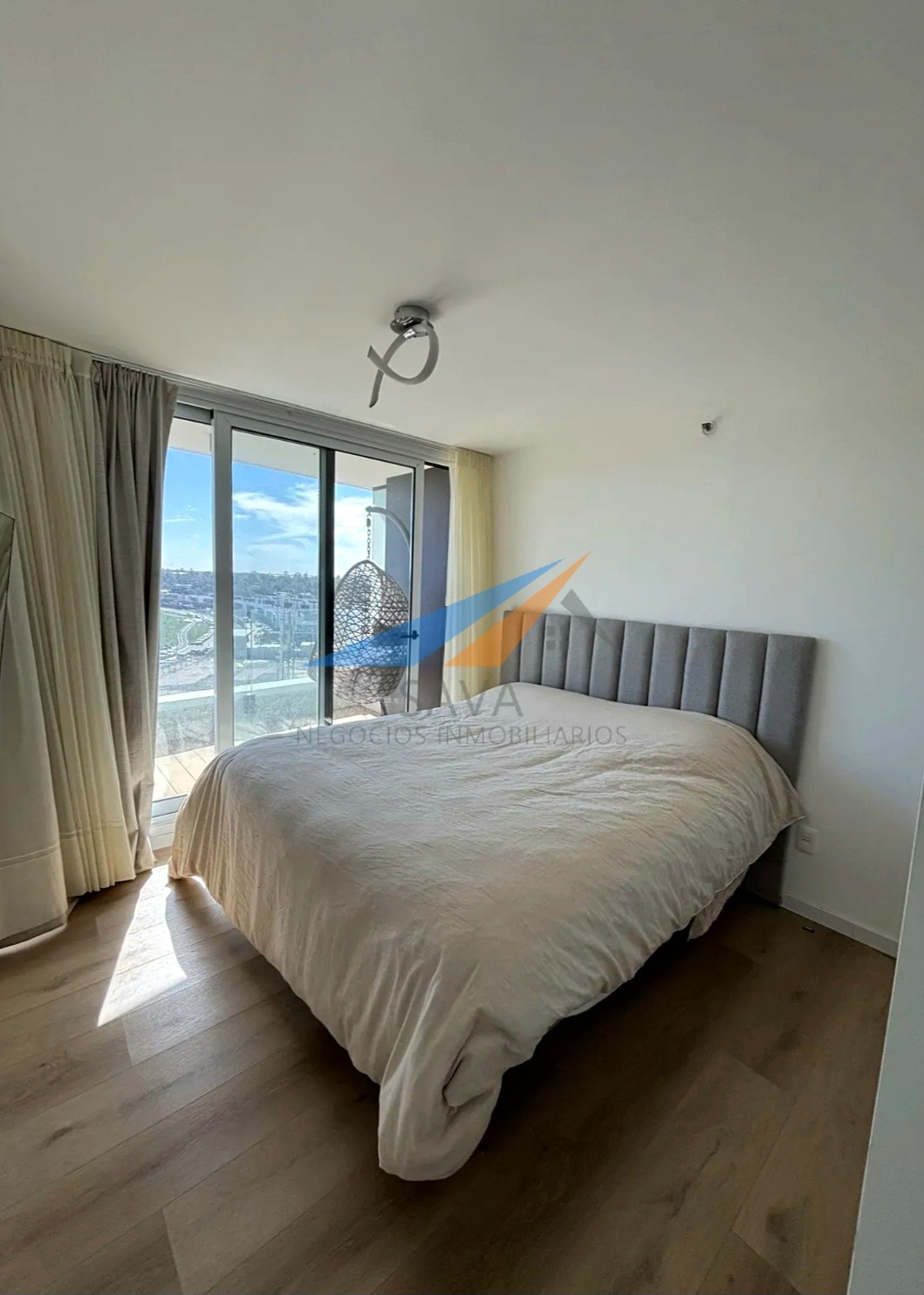 Alquiler Apartamento 2 Dormitorios en Carrasco! Piso Alto. Amueblado y Equipado! · Foto 5