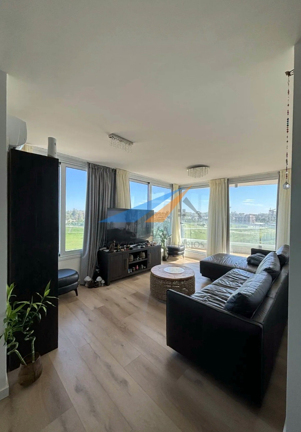 Alquiler Apartamento 2 Dormitorios en Carrasco! Piso Alto. Amueblado y Equipado!