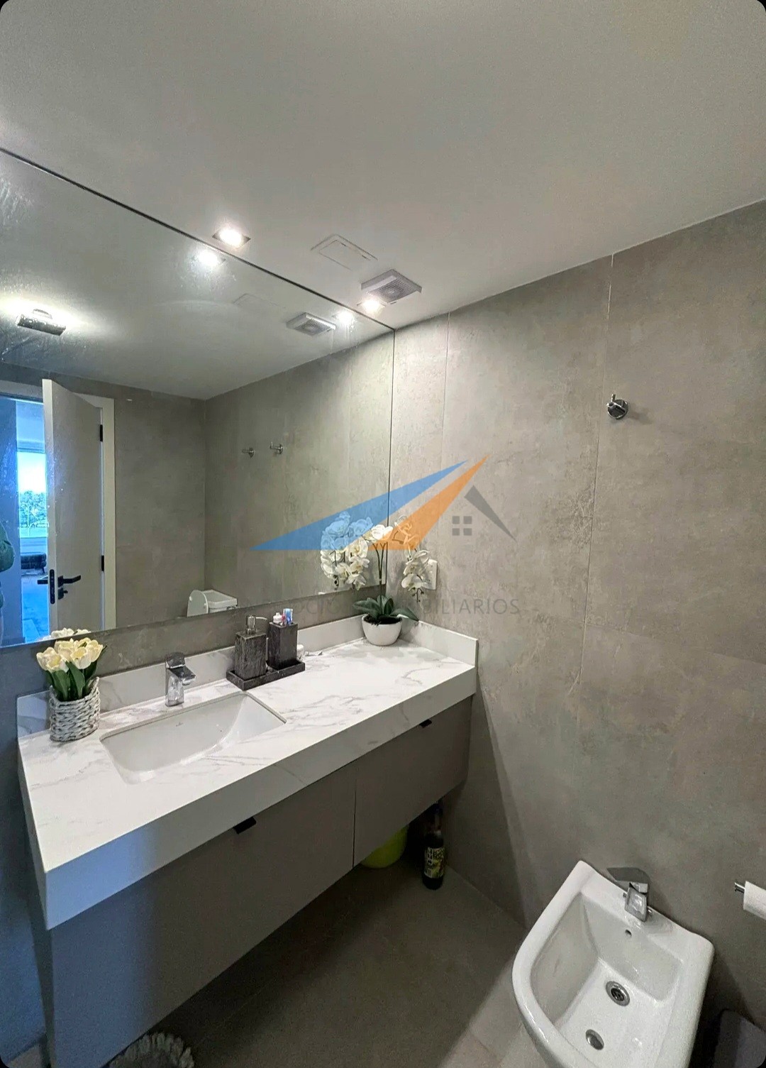 Alquiler Apartamento 2 Dormitorios en Carrasco! Piso Alto. Amueblado y Equipado! · Foto 9