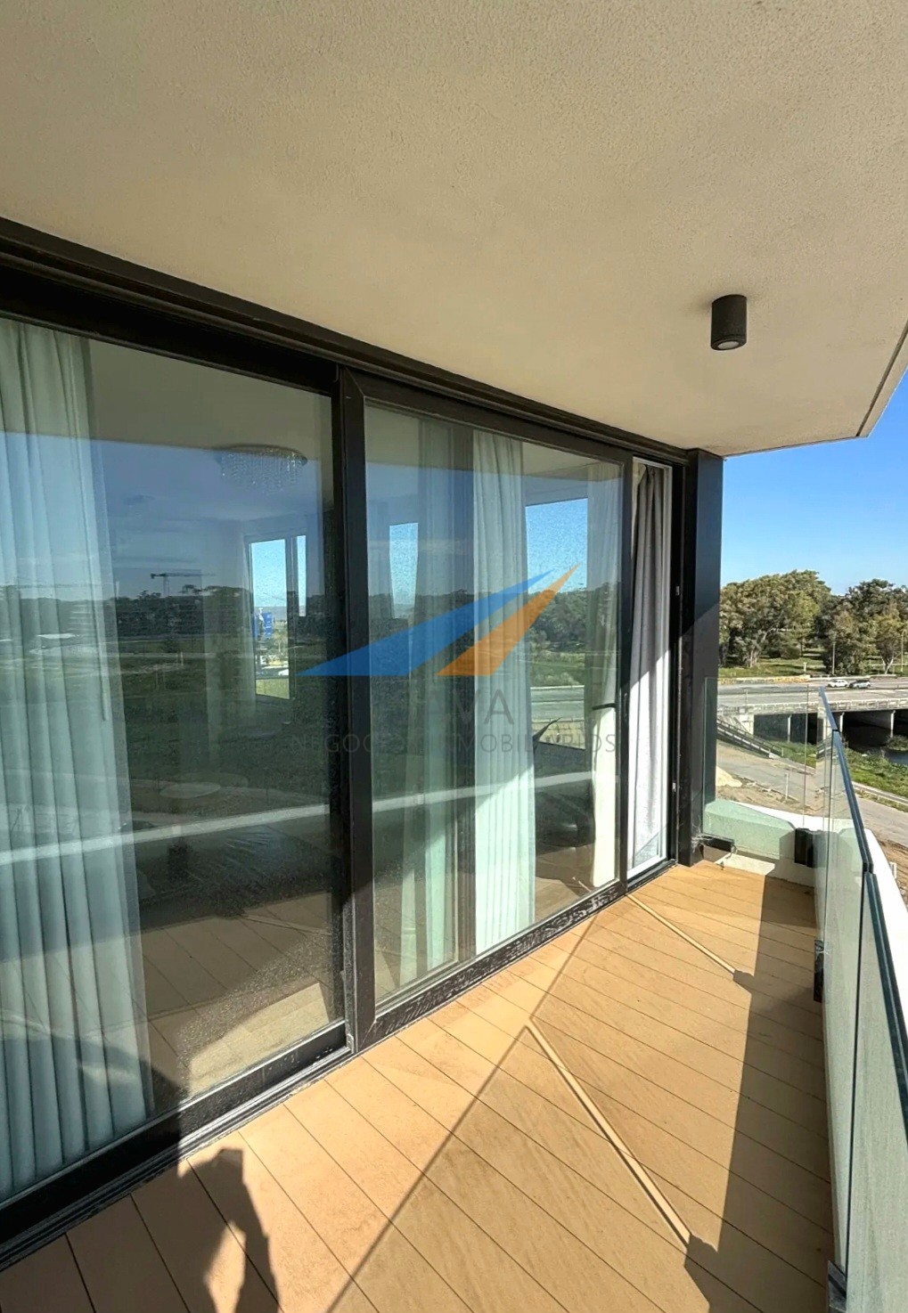 Alquiler Apartamento 2 Dormitorios en Carrasco! Piso Alto. Amueblado y Equipado! · Foto 2