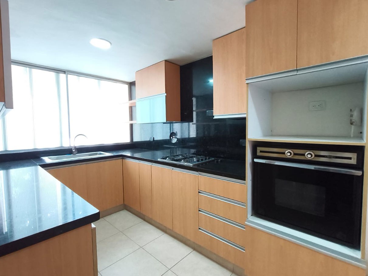 Apartamento en arriendo en El Poblado, Medellín · foto 5 de 14