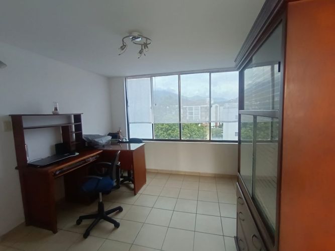 Apartamento de 3 alcobas en venta en Cañaveral, Floridablanca, 131 m² · foto 9 de 20