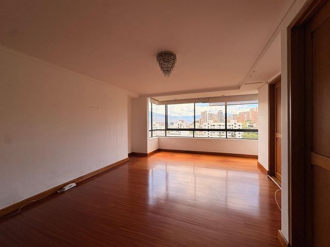 Apartamento de 4 alcobas en venta en La Florida, Medellín, 242 m² · foto 8 de 19