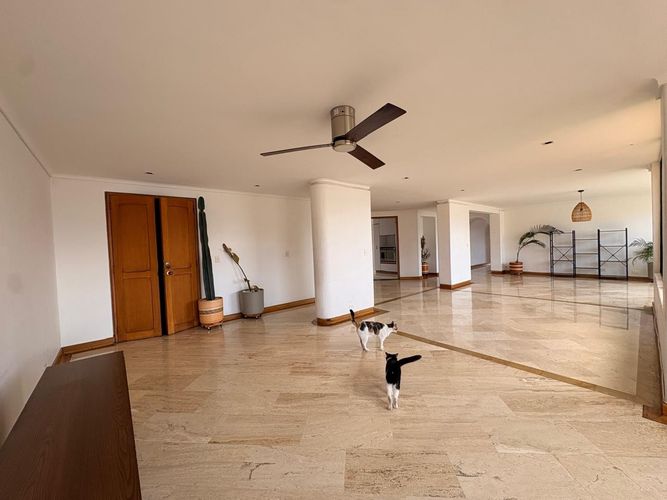 Apartamento de 4 alcobas en venta en La Florida, Medellín, 242 m² · foto 2 de 19