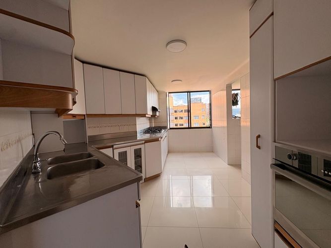 Apartamento de 4 alcobas en venta en La Florida, Medellín, 242 m² · foto 3 de 19