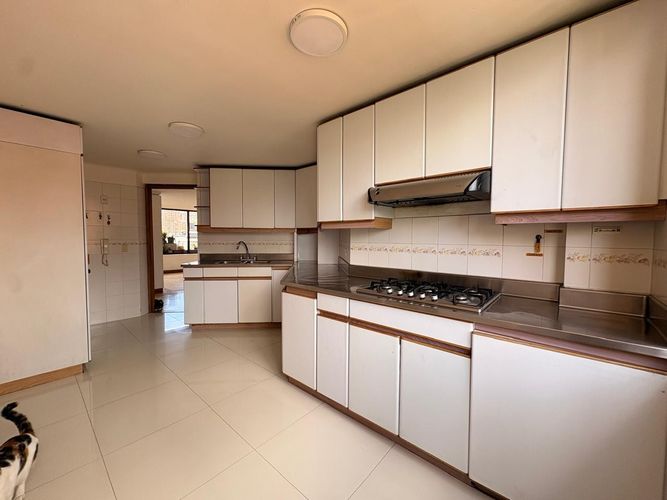 Apartamento de 4 alcobas en venta en La Florida, Medellín, 242 m² · foto 5 de 19