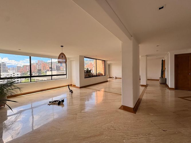 Apartamento de 4 alcobas en venta en La Florida, Medellín, 242 m² · foto 4 de 19