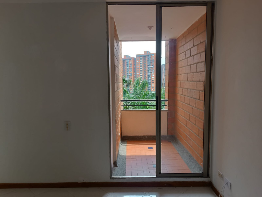 Apartamento en arriendo en Belén, Medellín · foto 3 de 24