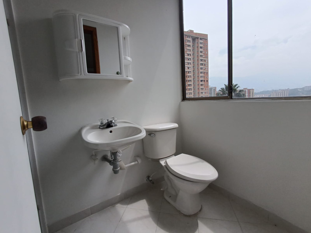 Apartamento en arriendo en Belén, Medellín · foto 5 de 24